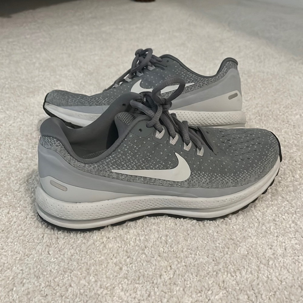 Nike Zoom tennis shoes